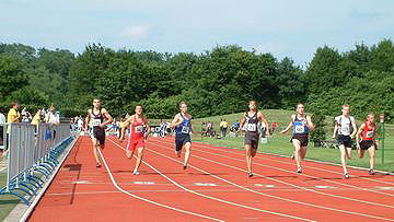 Der Zieleinlauf ueber 100m der MJB