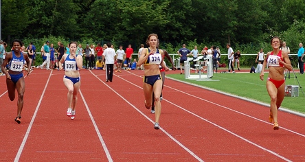 Der 400m-Zeitendlauf der Frauen sah C. Dieckhner (ganz rechts) als Siegerin vor C. Haack
