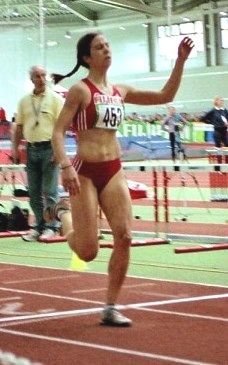 Erschpft aber glcklich kommt Kerstin Marxen nach 800m und 2:13,47min im Ziel an. Sie musste nur Doreen Klose vom LC Creaton Erfurt den Vortritt lassen.