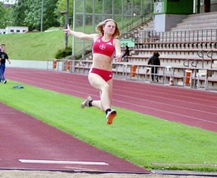 Hochspringerin Svenja Kleinschmidt berraschte mit 5,57m als beste Weitspringerin des TSV Bayer Leverkusen