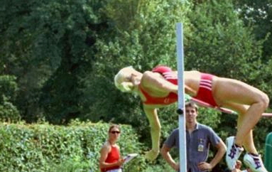 Vanessa Weise bei der Hhe von 1,45m im Hochsprung