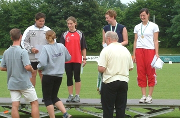 Die vier besten im Diskuswurf der WJA: Von rechts Tirza Mller (1.), Katharina Nowak (2.), Katrin Gewinner (4.) und Frederike Koleiski (5.)