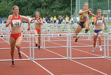 Maren Schwerdtner von der LG Hannover gewann ihren Hrdenlauf klar in 14,23 sec.