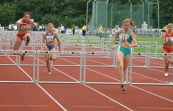 Stefanie Hartz, TSV 05 Katzenwang, in 15,35 sec. vor Maike Wilden, TSV Bayer Leverkusen, 15,83 sec.