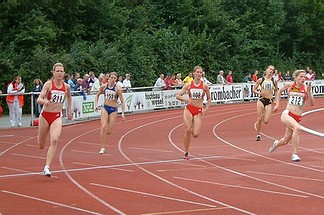 Die besten Fuenf ueber 200 m: Katrin Geissler, Christine Schulz, Maren Schwerdtner, Sophie Krauel und Svenja Geese (von links nach rechts)